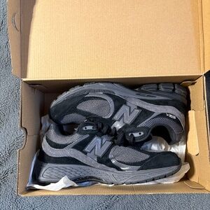 new balance 2002r blackk